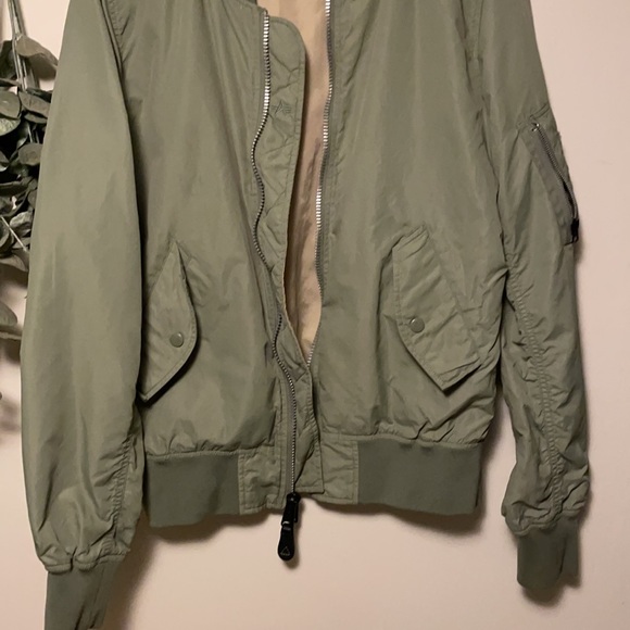 Bomber - Picture 4 of 9